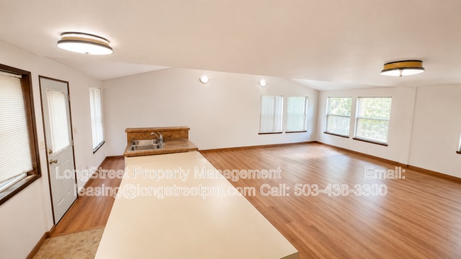 Photo - 606 NW 28th St