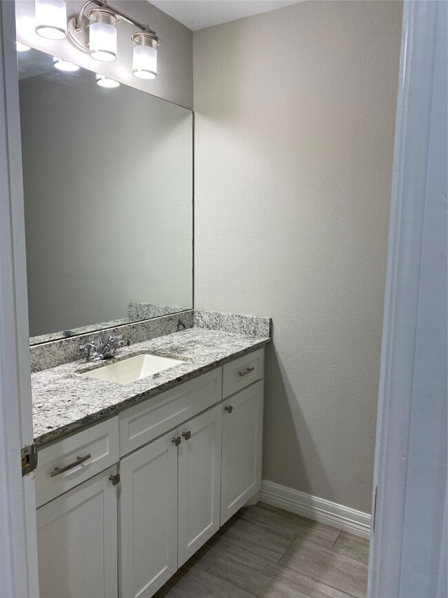 Photo - 5210 Longmeadow St