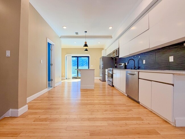 11A W 19th St