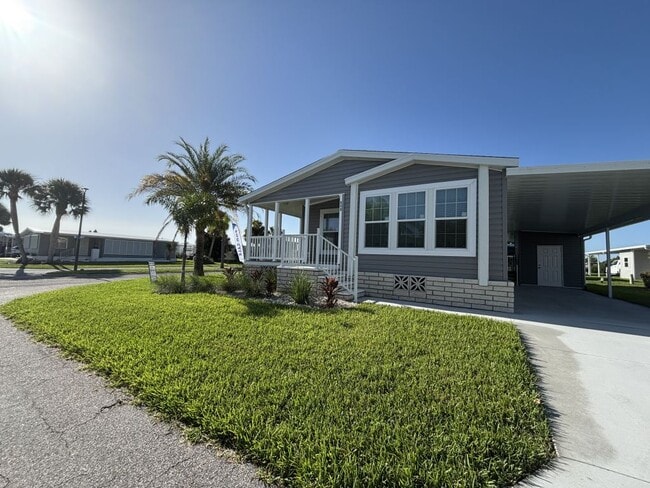 Building Photo - 940 W Roseau Ave