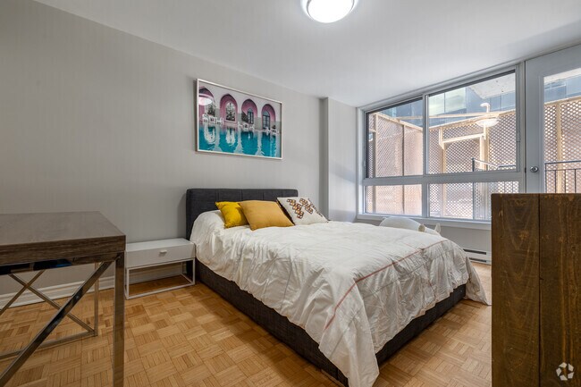 2BR, 1BA - 516SF - First Bedroom - Le 1444 Mackay