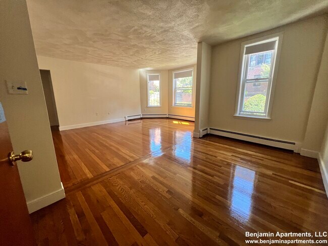 Photo - 322 Tappan St Condo