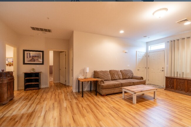 Photo - 1160 Municipal Dr Unidad 12