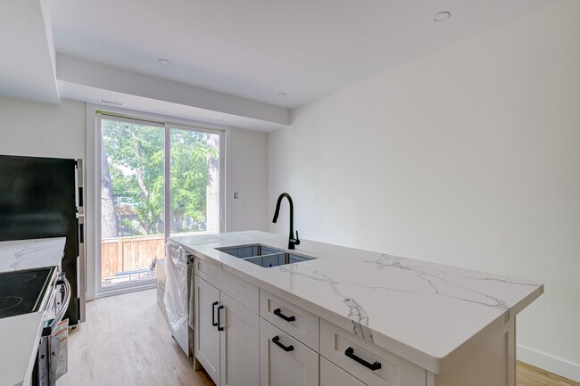 Photo - 153 Mary St Unit Main