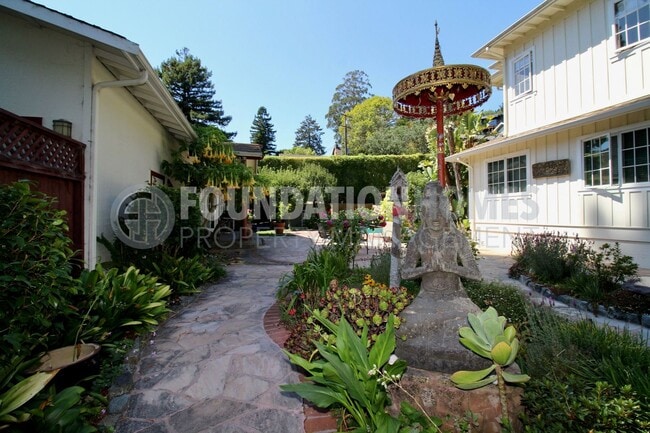 Building Photo - FURNISHED - Enjoy this little piece of par... Rental