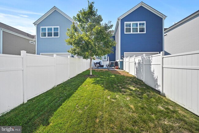 Photo - 1025 Forsythia Ln