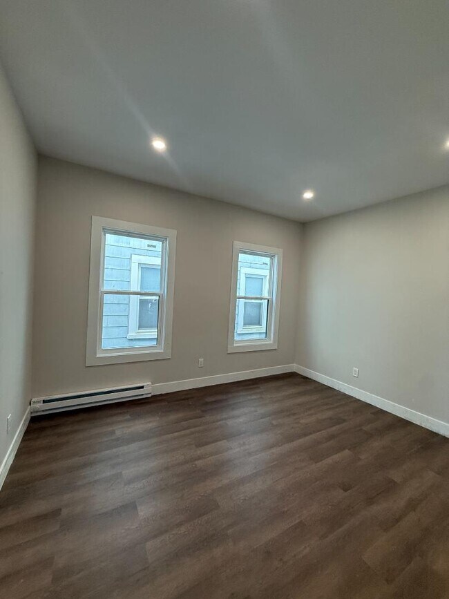 Photo - 30 Slingerland St