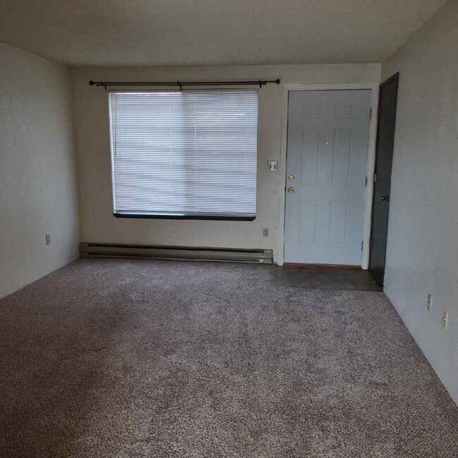 Photo - 303 NW Tumlin Ave