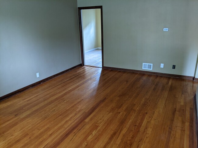 Large living room - 3005 Fairway Dr Unit #2