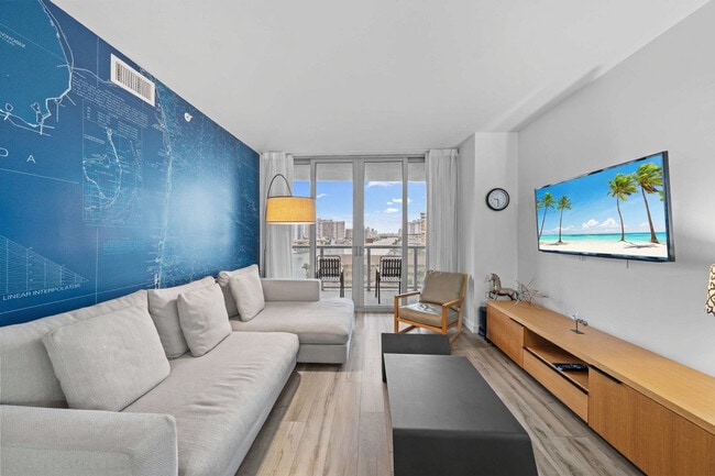 Building Photo - 2602 E Hallandale Beach Blvd