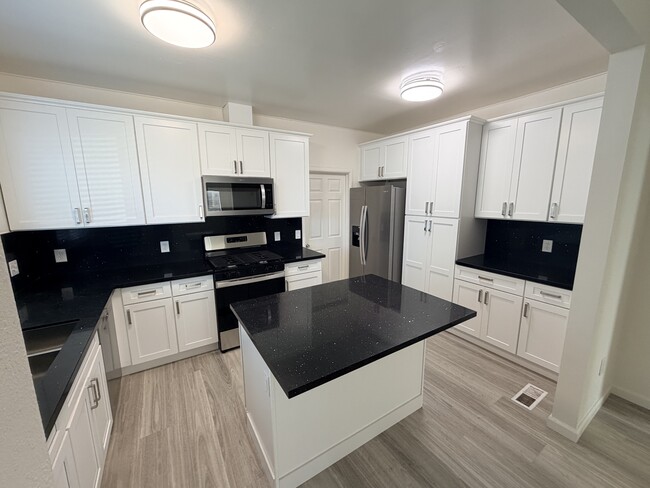 Photo - 394 N Livermore Ave Unit 394North Livermore