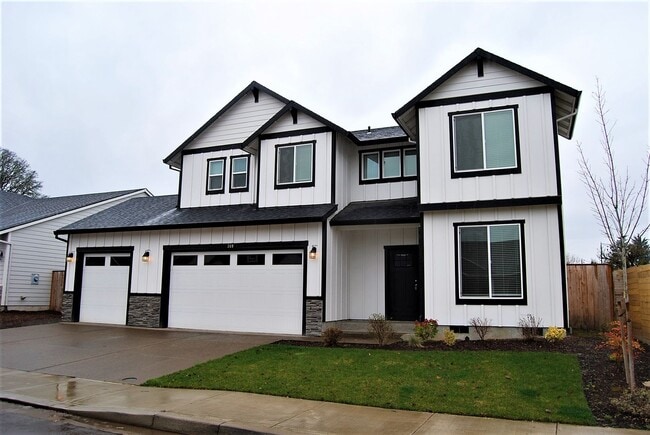 Building Photo - 4 Bedroom 2.5 Bath Home Carlton OR