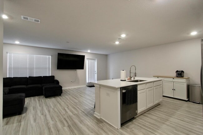 Photo - 334 Flounder St