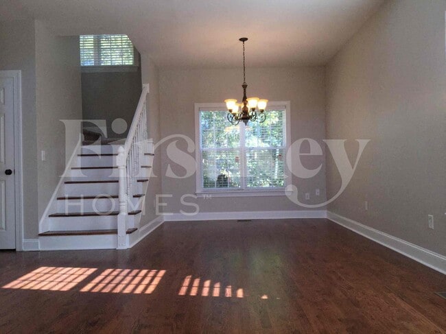 Photo - 457 Riverglen Dr NW