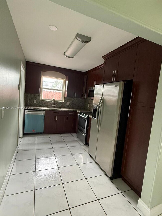 Photo - 1121 N 74th Way