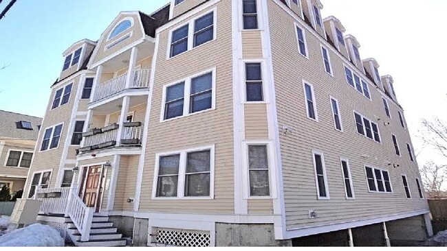 Building Photo - 184 Raymond St Unit 2 Rental