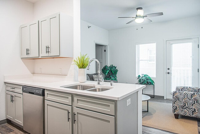 Photo - 2075 N Cambridge Ave