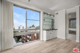 Photo - 320 N Maple Dr