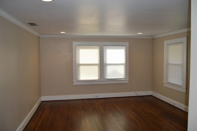 Photo - 313 W Bingham St