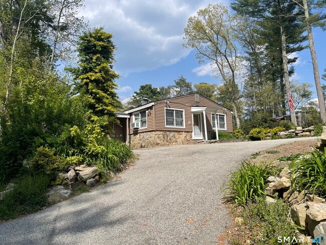 Building Photo - 152 Pond Rd