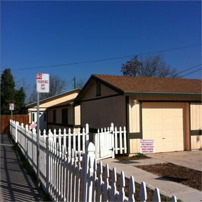 Building Photo - 732 E 3rd St Unit A