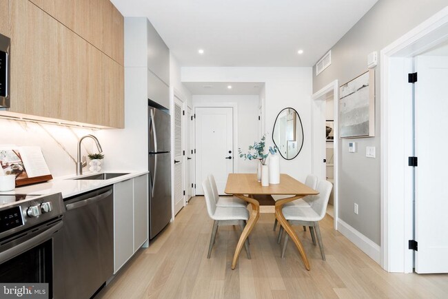 Building Photo - 1099 Germantown Ave Unit G