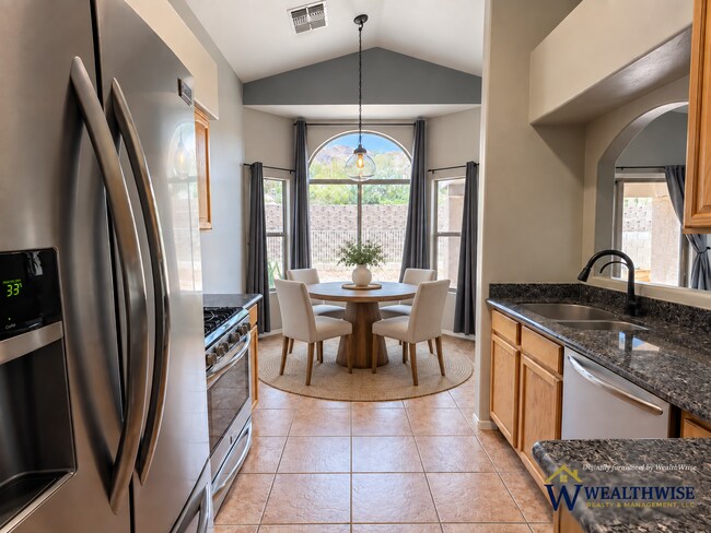 Mountain Views, Large Office/Den & Whole-Home Water Purification — Eagle Crest Ranch