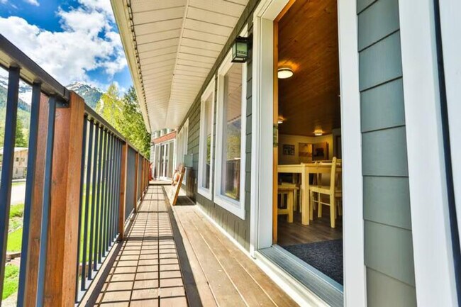 Photo - 4458 Timberline Crescent Unit SI ID1473820P