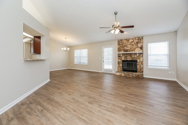 Photo - 380 Willow Green Dr House