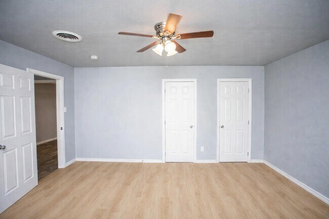 Photo - 4211 49th St