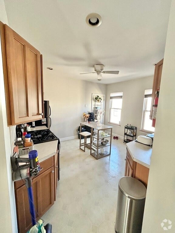 Building Photo - 22 Bradbury St Unit 2 Rental