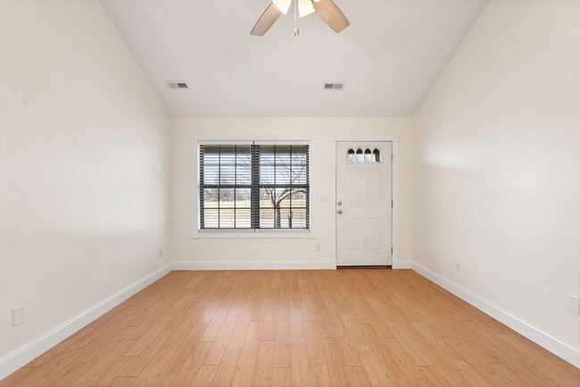 Photo - 1216 Whitehorse Vale Dr