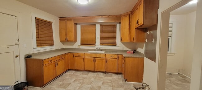 Photo - 651 W 42nd St