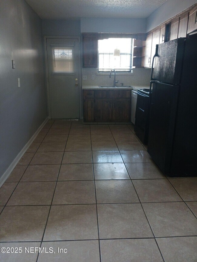 Photo - 619 W 16th St