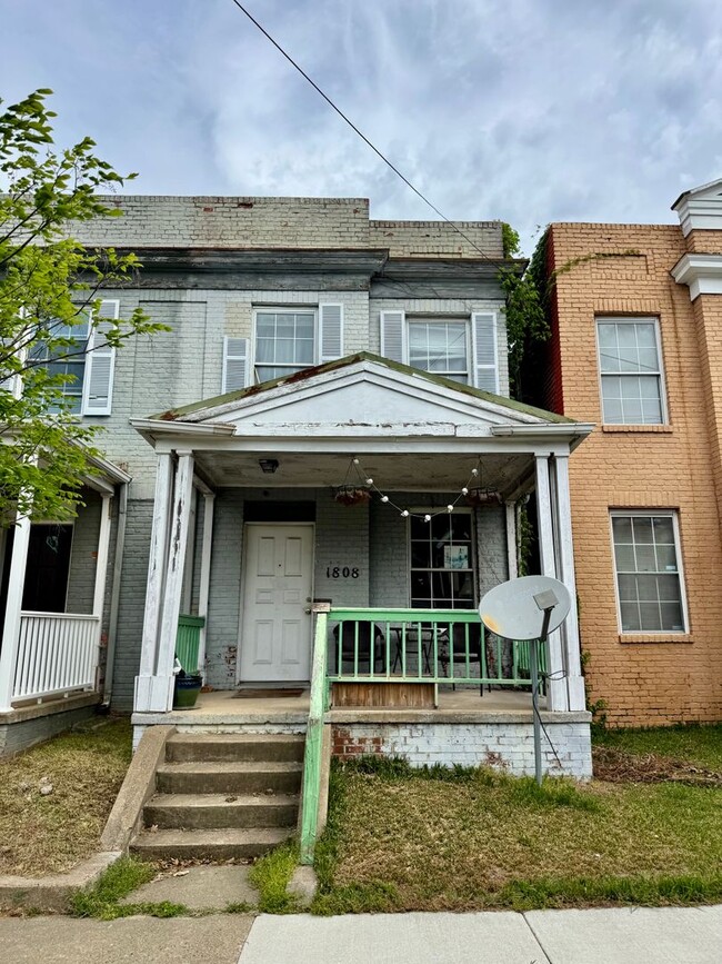 Building Photo - 3 bed 2 bath close to VCU