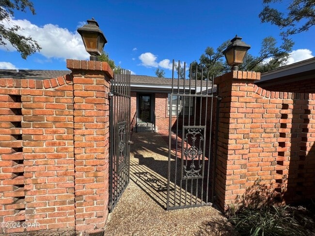 Photo - 2402 Ashland Rd