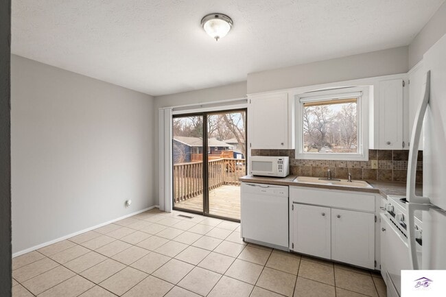 Photo - 2664/2666 N 93rd St Unidad 2664N93