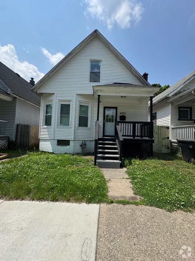 Building Photo - 4 bedroom newly renovated home, Near Downt...