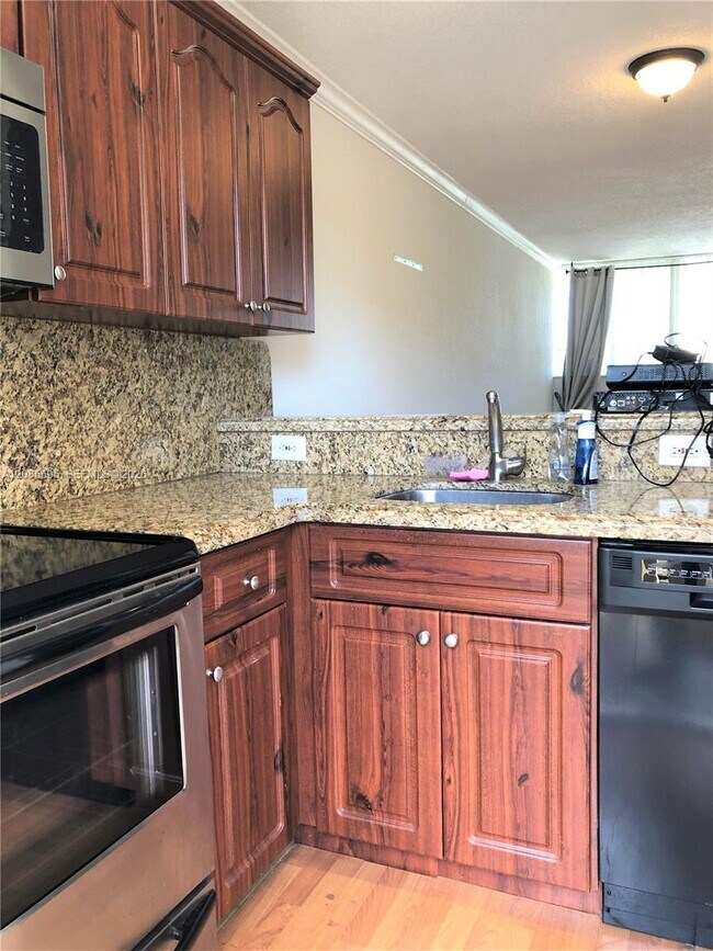 300 Madeira Ave Unit 303