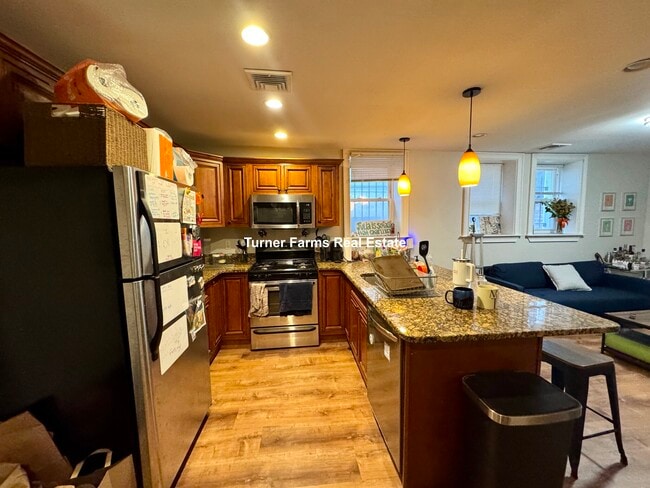 Photo - 719 Parker St