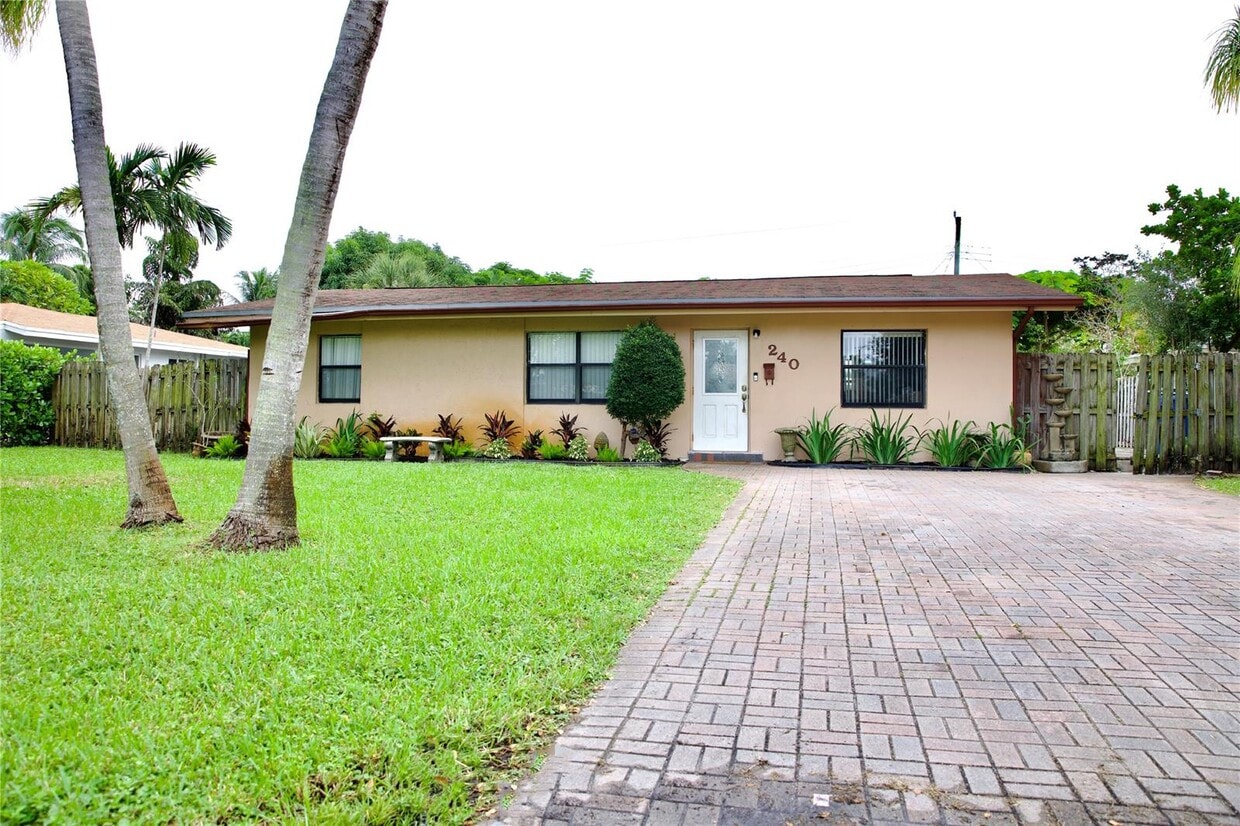 Photo - 240 NW 36th St (Oakland Park, FL)