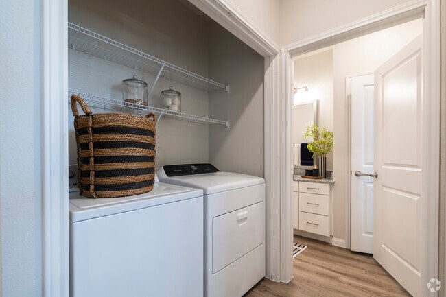 2BR/2BA, 1,069SF - Washer & Dryer
