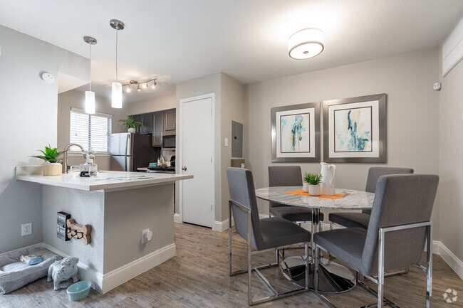 1.5BR, 1BA - 790SF - Dining Room