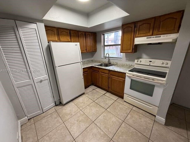 Building Photo - 101 NE 41st St Unit A1