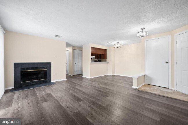 Building Photo - 26008 Brigadier Pl Unit E