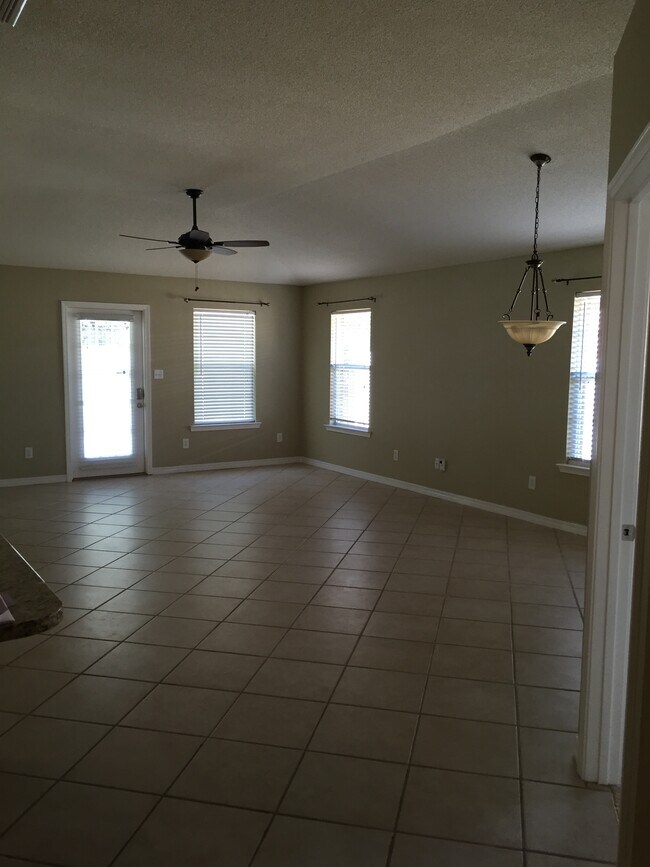 Photo - 28153 Chateau Dr