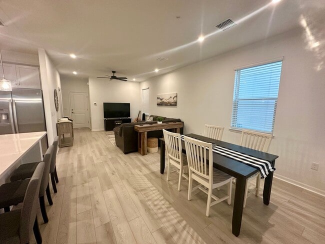 Photo - Looking for clean and responsible roommate