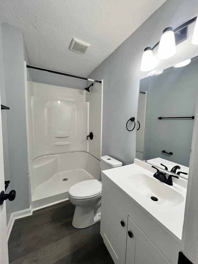 Building Photo - Charming Single-Family Home with Fenced in Backyard!