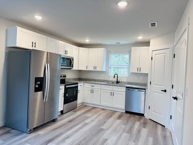 Photo - Modern 3BR / 2.5BA Townhome in a Prime Location – Washer/Dryer Included