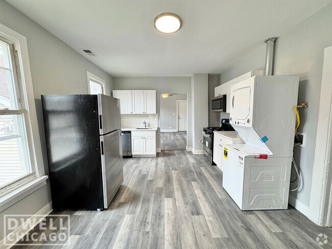 Building Photo - 1546 W Walton St Unit 2R Rental